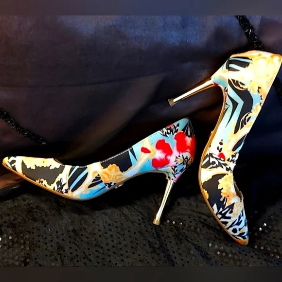 THALIA SODI ELINA PUMPS with COLORFUL FABRIC and 4" GOLD SPIKED HEEL. SZ 8.5 med - Picture 3 of 9